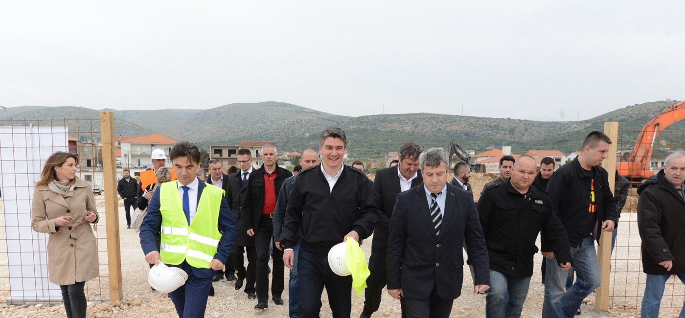 Predsjednik Vlade Milanović na gradilištu mosta Čiovo: Pokrenuli smo važne projekte koji su godinama stajali 